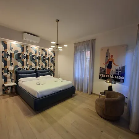 Guesthost - San Lorenzo Chic With Private Courtyard *