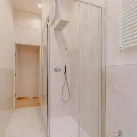 Apartment Guesthost - San Lorenzo Chic With Private Courtyard Venedig