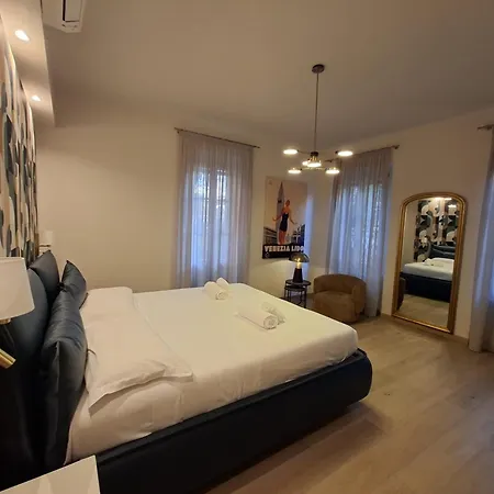 Guesthost - San Lorenzo Chic With Private Courtyard Apartment Venedig