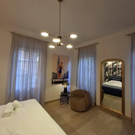 Guesthost - San Lorenzo Chic With Private Courtyard