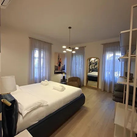 Guesthost - San Lorenzo Chic With Private Courtyard * Venice