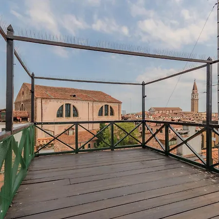 Guesthost - San Lorenzo Chic With Private Courtyard Apartment Venice