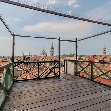 Guesthost - San Lorenzo Chic With Private Courtyard *