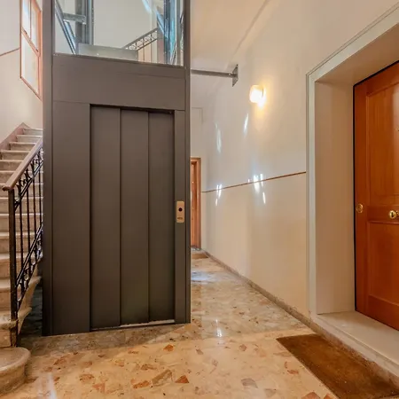 Apartment Guesthost - San Lorenzo Chic With Private Courtyard