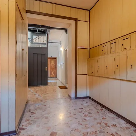 Guesthost - San Lorenzo Chic With Private Courtyard Venice